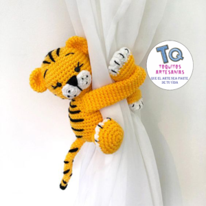 Tigre Sujeta Cortina