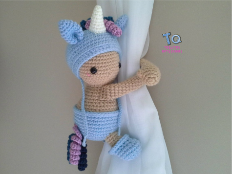 Bebe con traje Unicornio Sujeta Cortina - Imagen 2